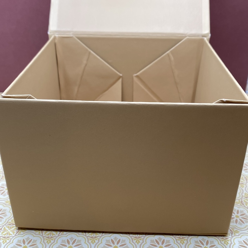 Michael Kors Empty Box - Picture 7 of 7